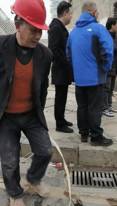 DƬ